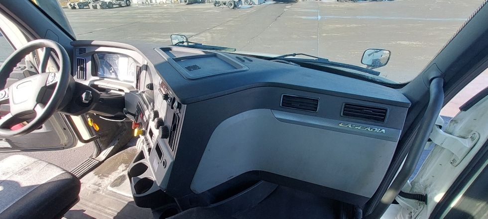 Day Cab Tractor-Heavy Duty Tractors-Freightliner-2019-T12664ST-Conklin-NY-436,388\n\t\tmiles-$ 45,000 - Image 13