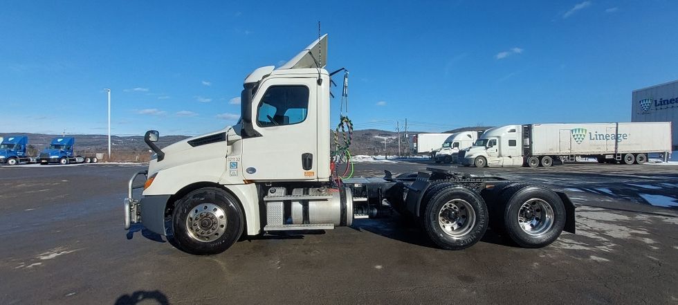 Day Cab Tractor-Heavy Duty Tractors-Freightliner-2019-T12664ST-Conklin-NY-436,388\n\t\tmiles-$ 45,000 - Image 4
