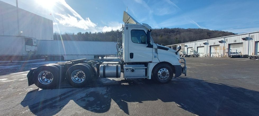 Day Cab Tractor-Heavy Duty Tractors-Freightliner-2019-T12664ST-Conklin-NY-436,388\n\t\tmiles-$ 45,000 - Image 8