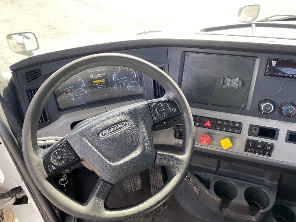 Day Cab Tractor-Heavy Duty Tractors-Freightliner-2019-T12664ST-Conklin-NY-471,010\n\t\tmiles-$ 46,250 - Image 11