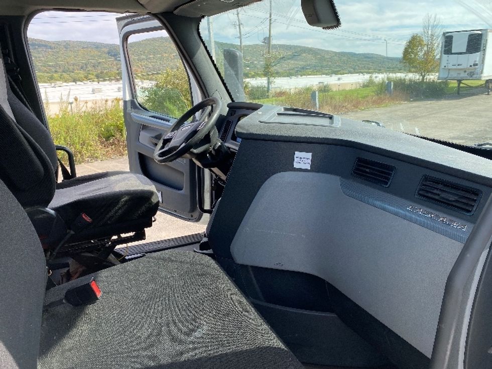 Day Cab Tractor-Heavy Duty Tractors-Freightliner-2019-T12664ST-Conklin-NY-471,010\n\t\tmiles-$ 46,250 - Image 13