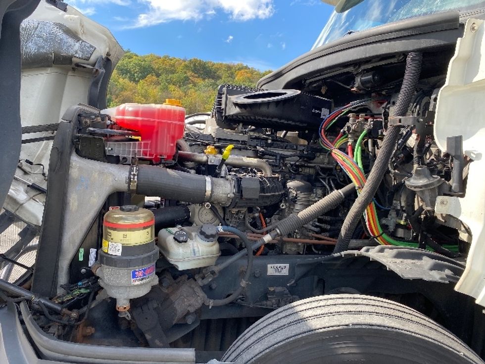 Day Cab Tractor-Heavy Duty Tractors-Freightliner-2019-T12664ST-Conklin-NY-471,010\n\t\tmiles-$ 46,250 - Image 15