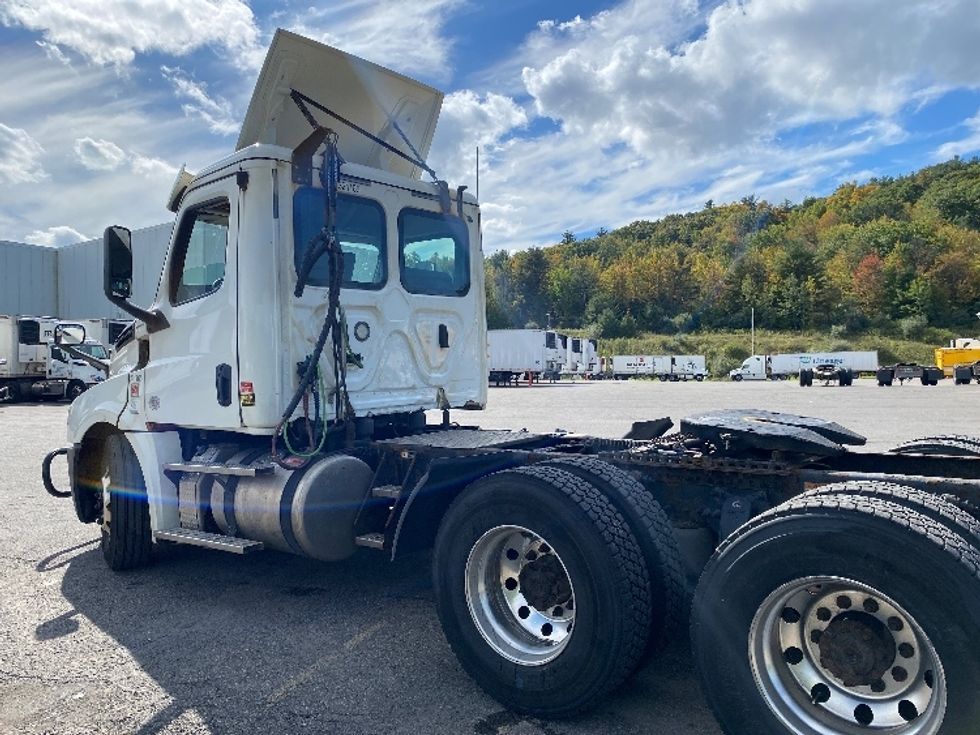 Day Cab Tractor-Heavy Duty Tractors-Freightliner-2019-T12664ST-Conklin-NY-471,010\n\t\tmiles-$ 46,250 - Image 5
