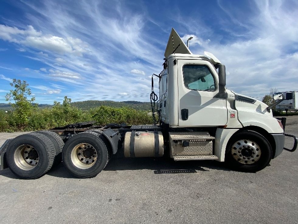 Day Cab Tractor-Heavy Duty Tractors-Freightliner-2019-T12664ST-Conklin-NY-471,010\n\t\tmiles-$ 46,250 - Image 8