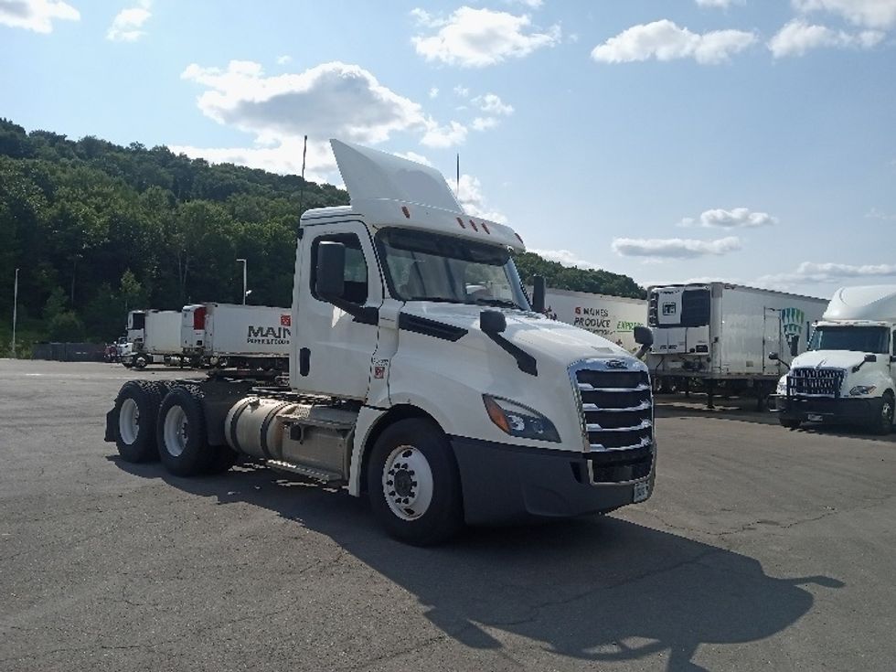 Day Cab Tractor-Heavy Duty Tractors-Freightliner-2019-T12664ST-Conklin-NY-481,000\n\t\tmiles-$ 44,250 - Image 1