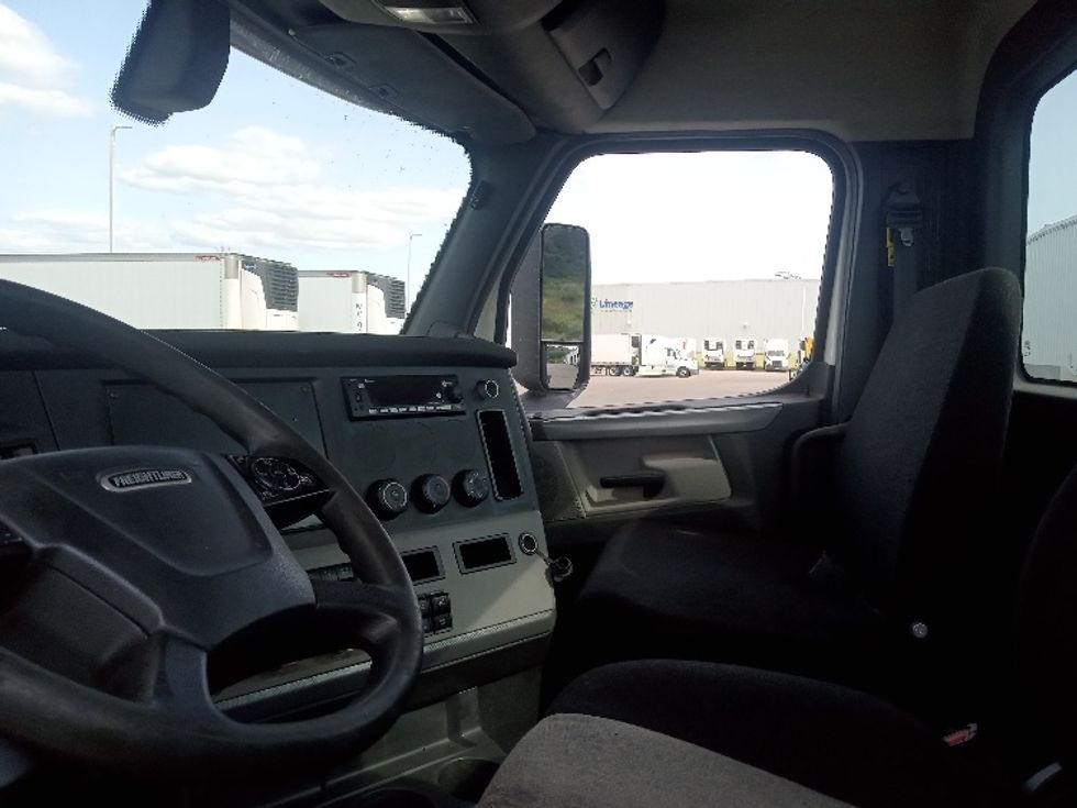 Day Cab Tractor-Heavy Duty Tractors-Freightliner-2019-T12664ST-Conklin-NY-481,000\n\t\tmiles-$ 44,250 - Image 10