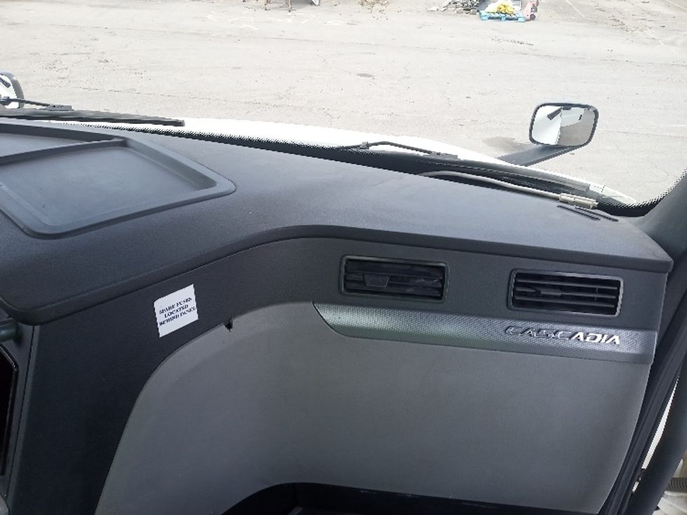 Day Cab Tractor-Heavy Duty Tractors-Freightliner-2019-T12664ST-Conklin-NY-481,000\n\t\tmiles-$ 44,250 - Image 13