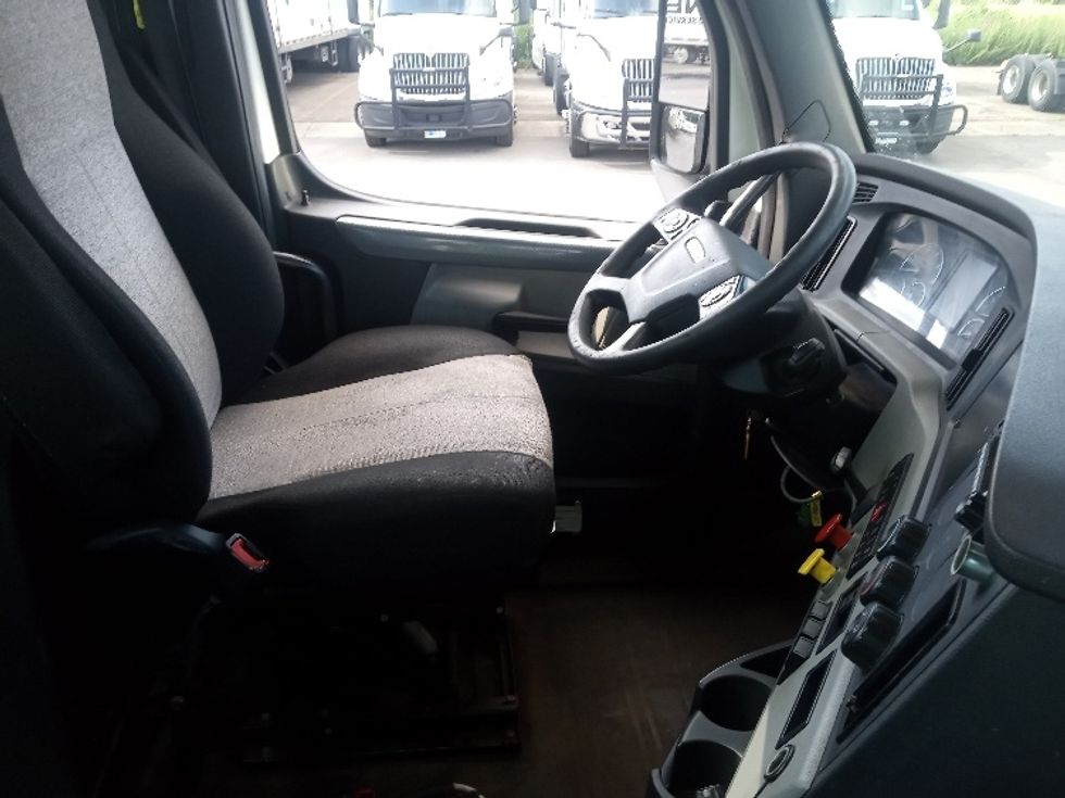 Day Cab Tractor-Heavy Duty Tractors-Freightliner-2019-T12664ST-Conklin-NY-481,000\n\t\tmiles-$ 44,250 - Image 14