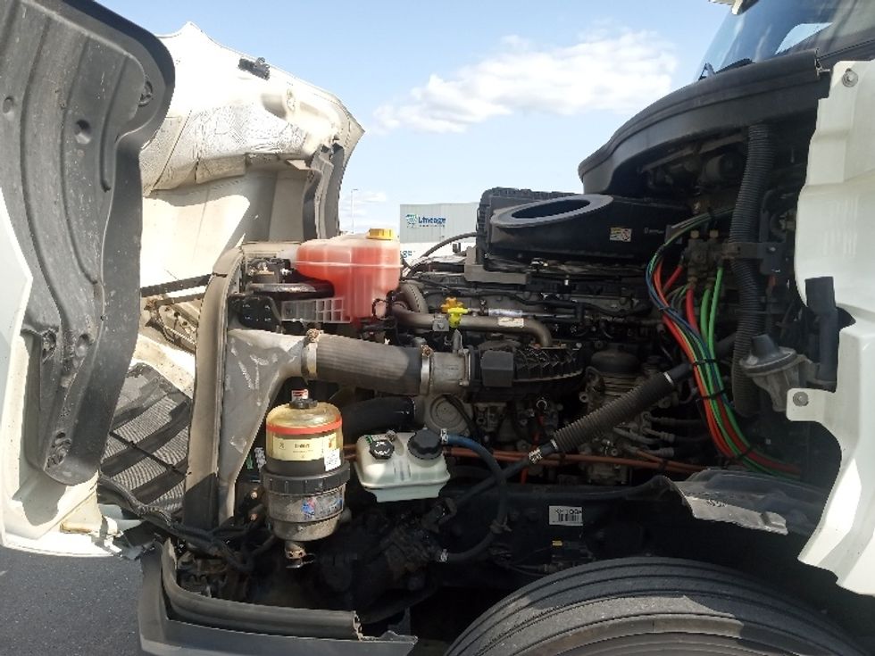 Day Cab Tractor-Heavy Duty Tractors-Freightliner-2019-T12664ST-Conklin-NY-481,000\n\t\tmiles-$ 44,250 - Image 16