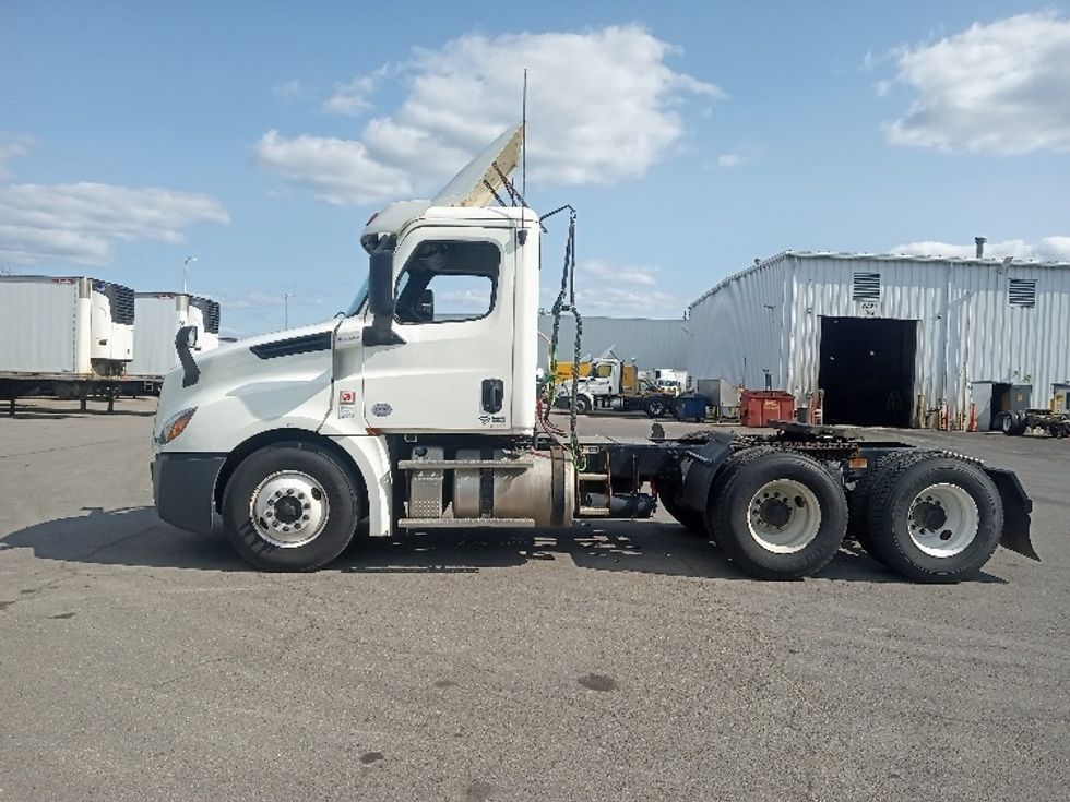 Day Cab Tractor-Heavy Duty Tractors-Freightliner-2019-T12664ST-Conklin-NY-481,000\n\t\tmiles-$ 44,250 - Image 4