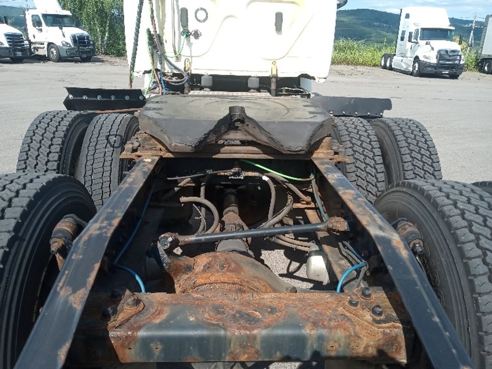 Day Cab Tractor-Heavy Duty Tractors-Freightliner-2019-T12664ST-Conklin-NY-481,000\n\t\tmiles-$ 44,250 - Image 6