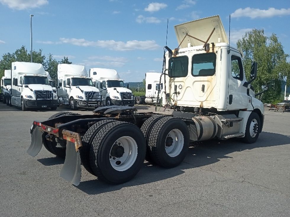 Day Cab Tractor-Heavy Duty Tractors-Freightliner-2019-T12664ST-Conklin-NY-481,000\n\t\tmiles-$ 44,250 - Image 7