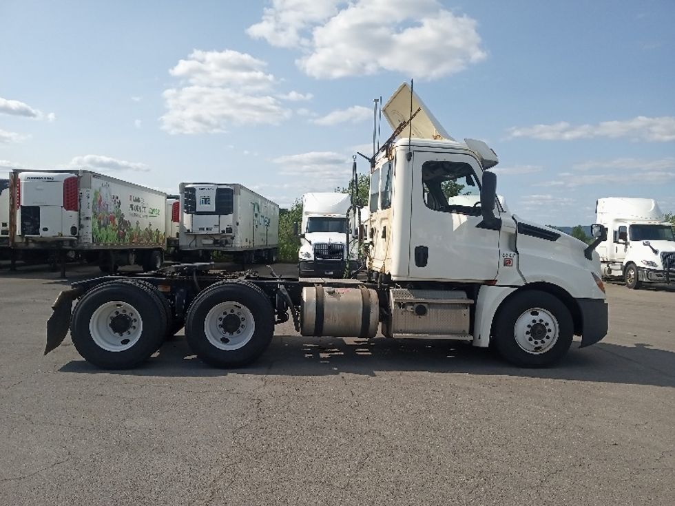 Day Cab Tractor-Heavy Duty Tractors-Freightliner-2019-T12664ST-Conklin-NY-481,000\n\t\tmiles-$ 44,250 - Image 8