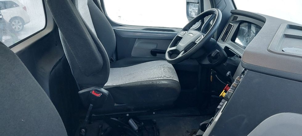 Day Cab Tractor-Heavy Duty Tractors-Freightliner-2019-T12664ST-Conklin-NY-592,344\n\t\tmiles-$ 33,000 - Image 14