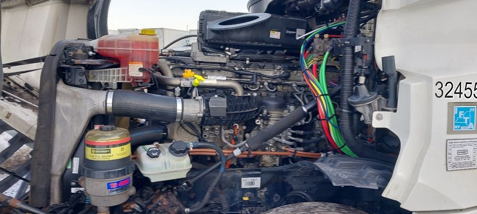 Day Cab Tractor-Heavy Duty Tractors-Freightliner-2019-T12664ST-Conklin-NY-592,344\n\t\tmiles-$ 33,000 - Image 16