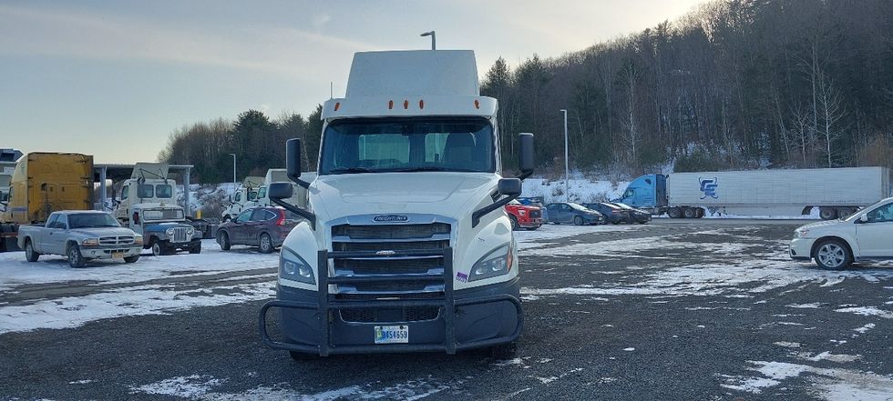 Day Cab Tractor-Heavy Duty Tractors-Freightliner-2019-T12664ST-Conklin-NY-592,344\n\t\tmiles-$ 33,000 - Image 2