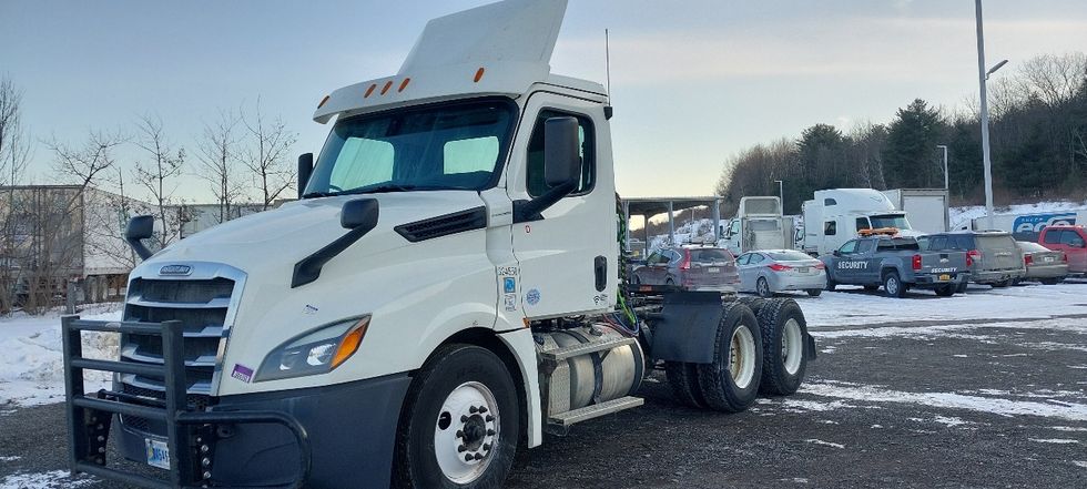 Day Cab Tractor-Heavy Duty Tractors-Freightliner-2019-T12664ST-Conklin-NY-592,344\n\t\tmiles-$ 33,000 - Image 3
