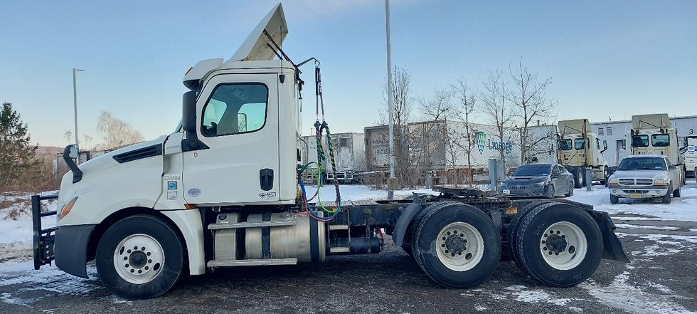Day Cab Tractor-Heavy Duty Tractors-Freightliner-2019-T12664ST-Conklin-NY-592,344\n\t\tmiles-$ 33,000 - Image 4
