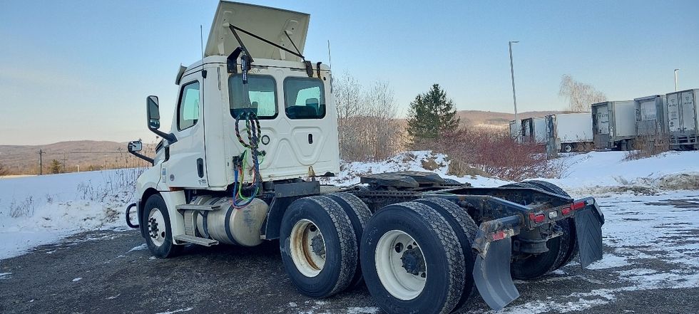 Day Cab Tractor-Heavy Duty Tractors-Freightliner-2019-T12664ST-Conklin-NY-592,344\n\t\tmiles-$ 33,000 - Image 5