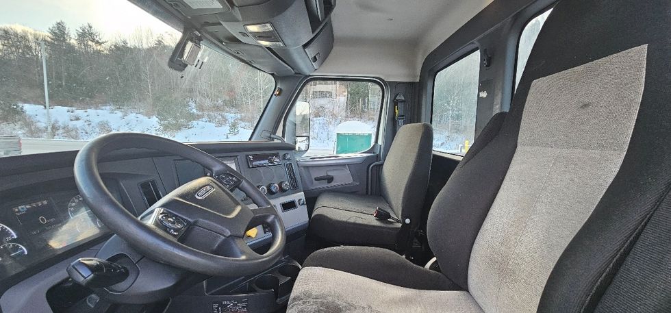 Day Cab Tractor-Heavy Duty Tractors-Freightliner-2019-T12664ST-Conklin-NY-599,017\n\t\tmiles-$ 32,500 - Image 10