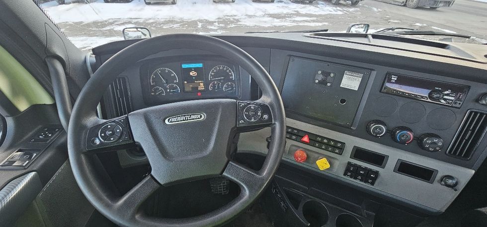 Day Cab Tractor-Heavy Duty Tractors-Freightliner-2019-T12664ST-Conklin-NY-599,017\n\t\tmiles-$ 32,500 - Image 11