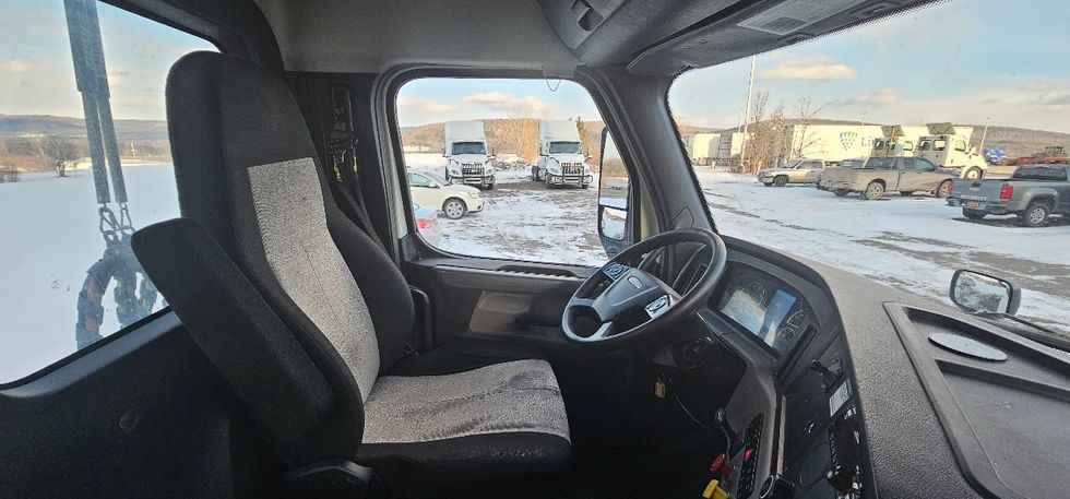 Day Cab Tractor-Heavy Duty Tractors-Freightliner-2019-T12664ST-Conklin-NY-599,017\n\t\tmiles-$ 32,500 - Image 14