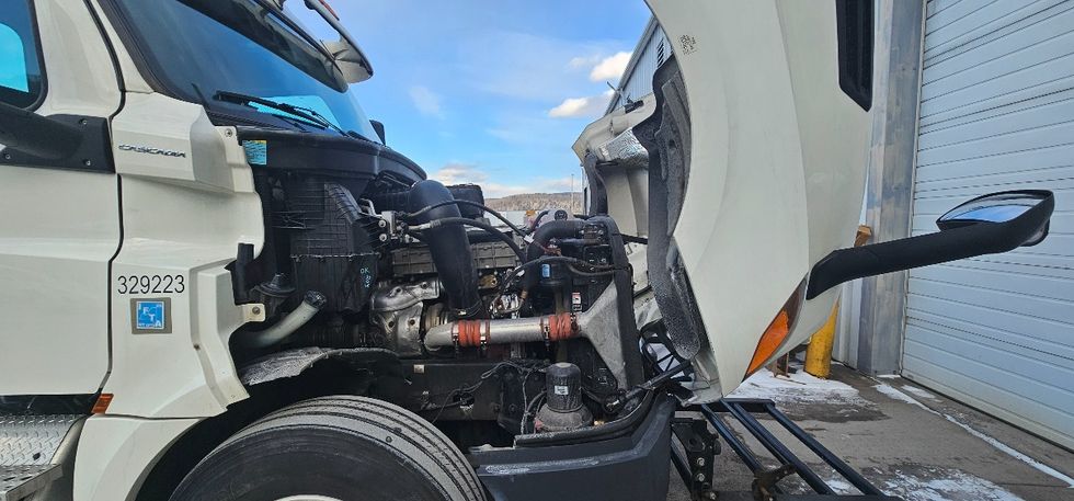 Day Cab Tractor-Heavy Duty Tractors-Freightliner-2019-T12664ST-Conklin-NY-599,017\n\t\tmiles-$ 32,500 - Image 15