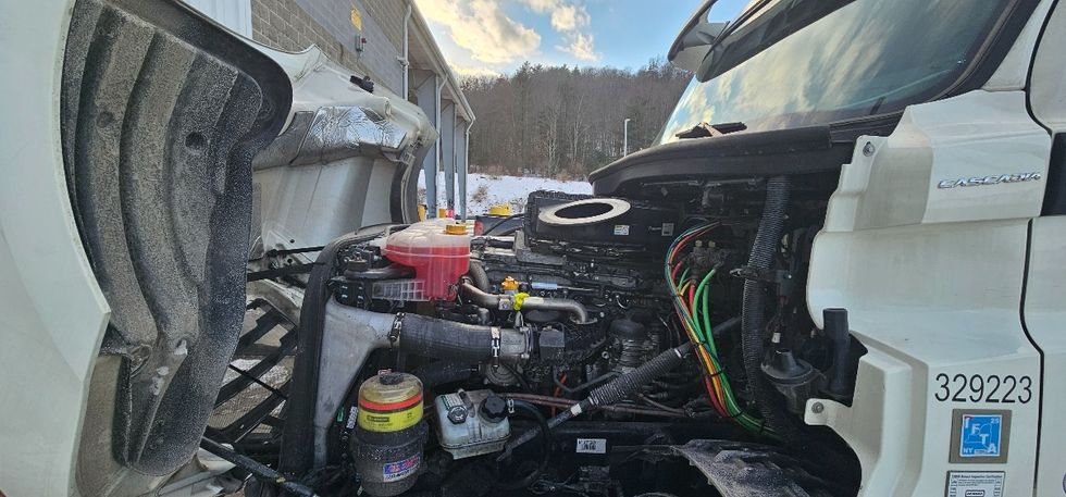 Day Cab Tractor-Heavy Duty Tractors-Freightliner-2019-T12664ST-Conklin-NY-599,017\n\t\tmiles-$ 32,500 - Image 16