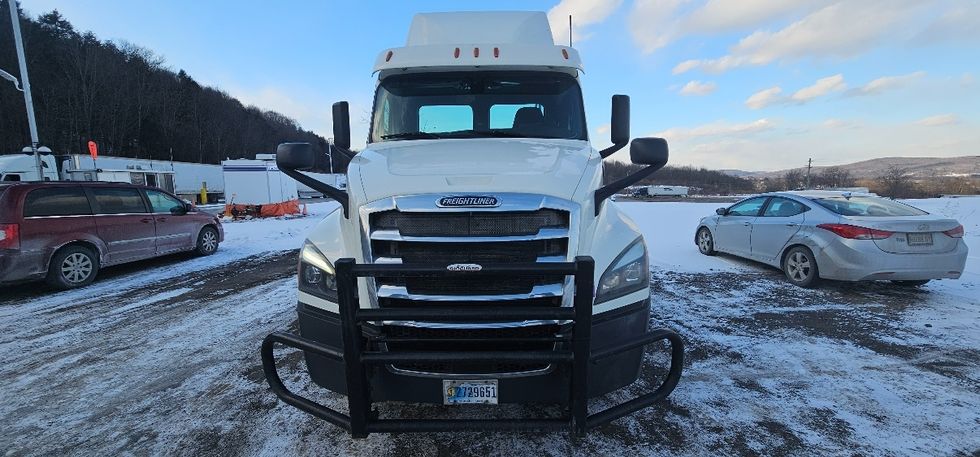 Day Cab Tractor-Heavy Duty Tractors-Freightliner-2019-T12664ST-Conklin-NY-599,017\n\t\tmiles-$ 32,500 - Image 2