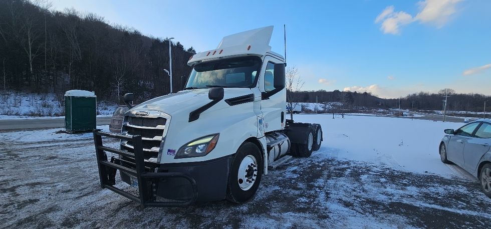 Day Cab Tractor-Heavy Duty Tractors-Freightliner-2019-T12664ST-Conklin-NY-599,017\n\t\tmiles-$ 32,500 - Image 3
