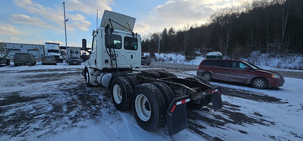 Day Cab Tractor-Heavy Duty Tractors-Freightliner-2019-T12664ST-Conklin-NY-599,017\n\t\tmiles-$ 32,500 - Image 5