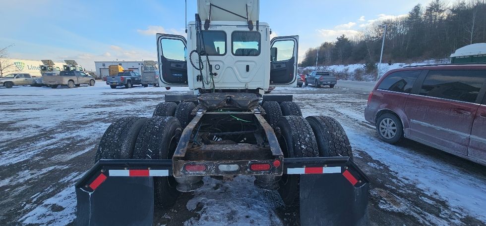 Day Cab Tractor-Heavy Duty Tractors-Freightliner-2019-T12664ST-Conklin-NY-599,017\n\t\tmiles-$ 32,500 - Image 6