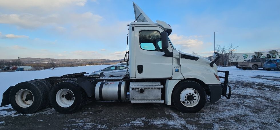 Day Cab Tractor-Heavy Duty Tractors-Freightliner-2019-T12664ST-Conklin-NY-599,017\n\t\tmiles-$ 32,500 - Image 8