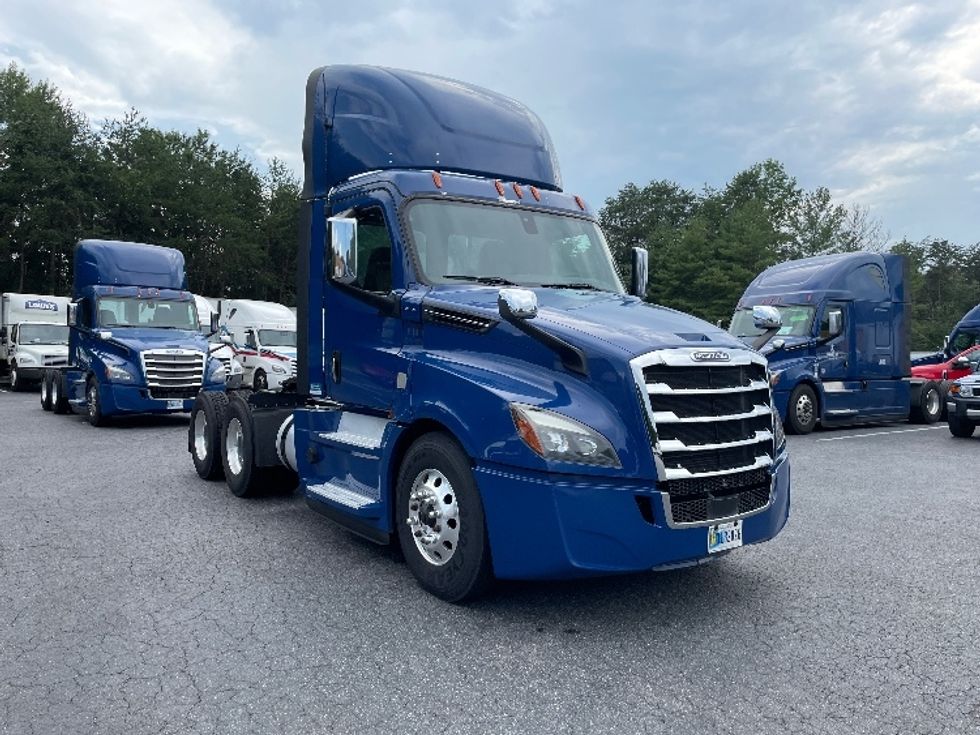 Day Cab Tractor-Heavy Duty Tractors-Freightliner-2019-T12664ST-Conover-NC-376,613\n\t\tmiles-$ 50,000 - Image 1