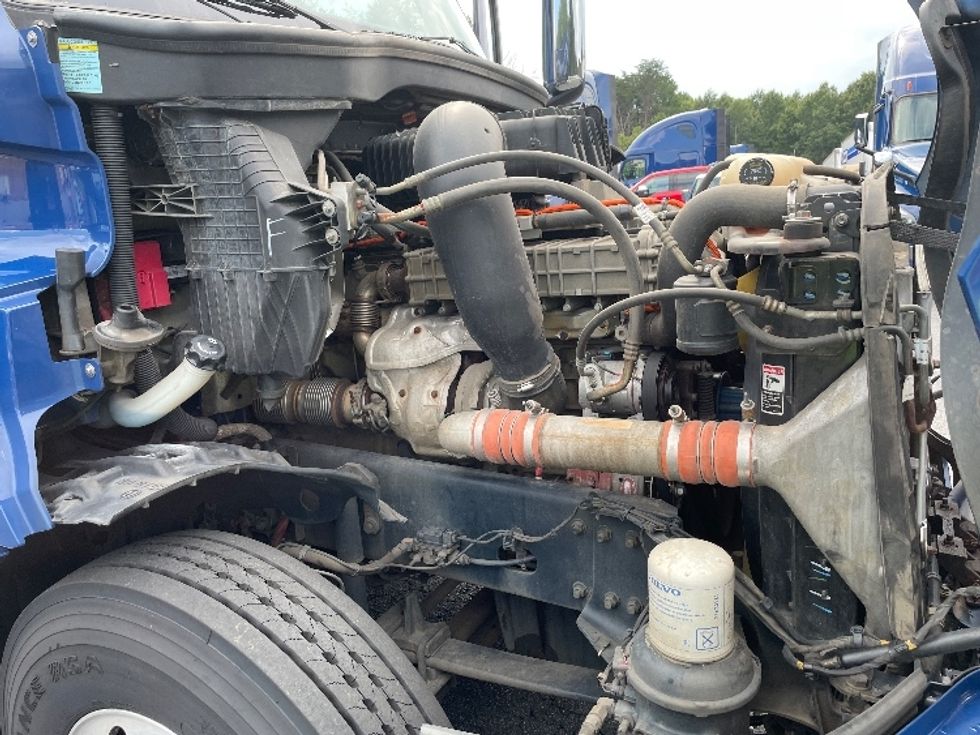 Day Cab Tractor-Heavy Duty Tractors-Freightliner-2019-T12664ST-Conover-NC-376,613\n\t\tmiles-$ 50,000 - Image 15