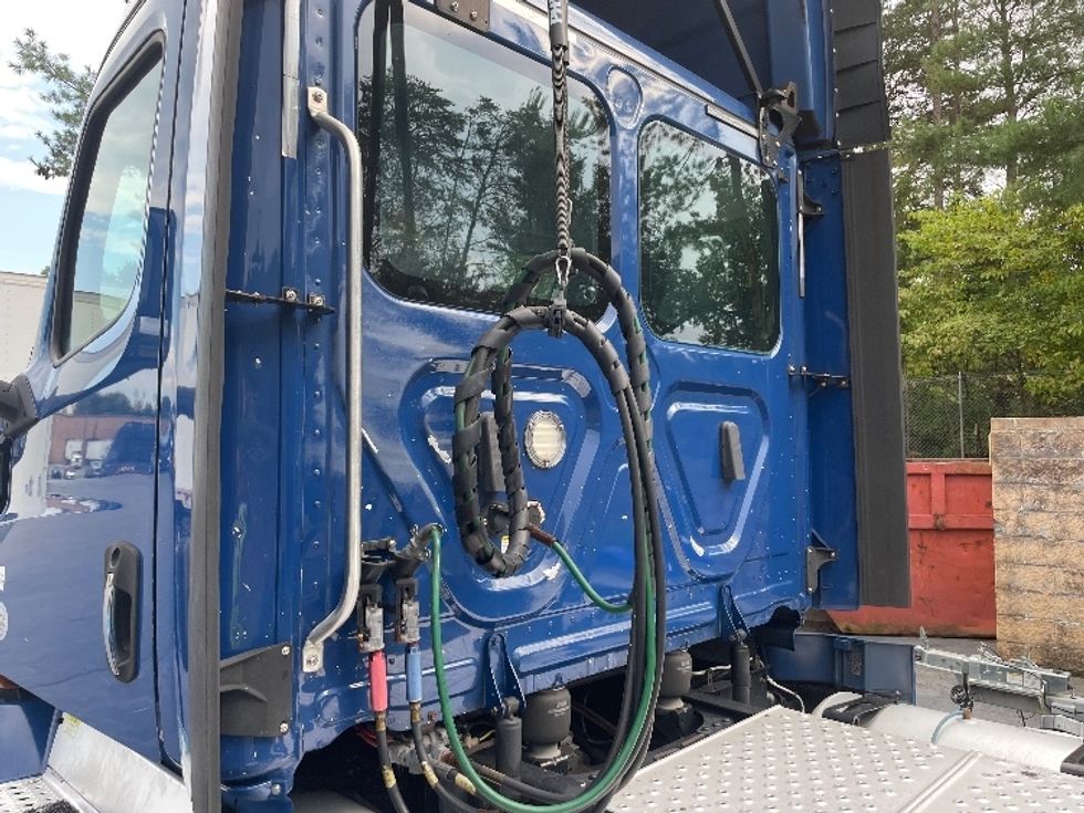 Day Cab Tractor-Heavy Duty Tractors-Freightliner-2019-T12664ST-Conover-NC-376,613\n\t\tmiles-$ 50,000 - Image 17