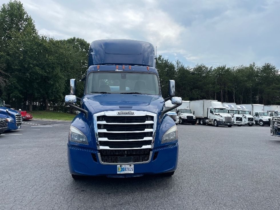 Day Cab Tractor-Heavy Duty Tractors-Freightliner-2019-T12664ST-Conover-NC-376,613\n\t\tmiles-$ 50,000 - Image 2
