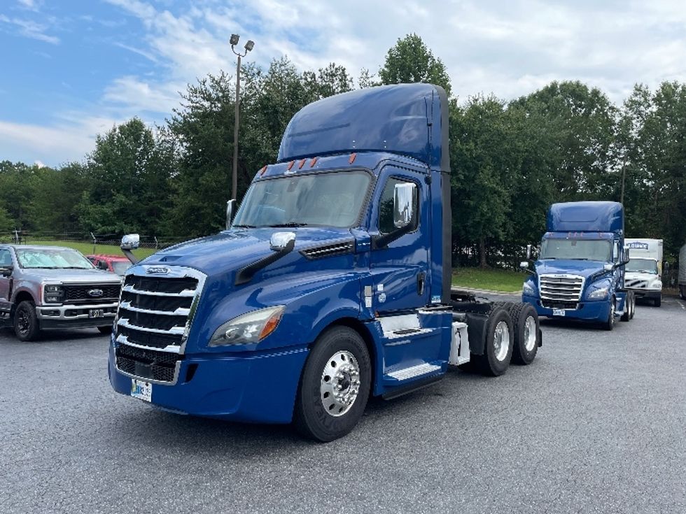 Day Cab Tractor-Heavy Duty Tractors-Freightliner-2019-T12664ST-Conover-NC-376,613\n\t\tmiles-$ 50,000 - Image 3