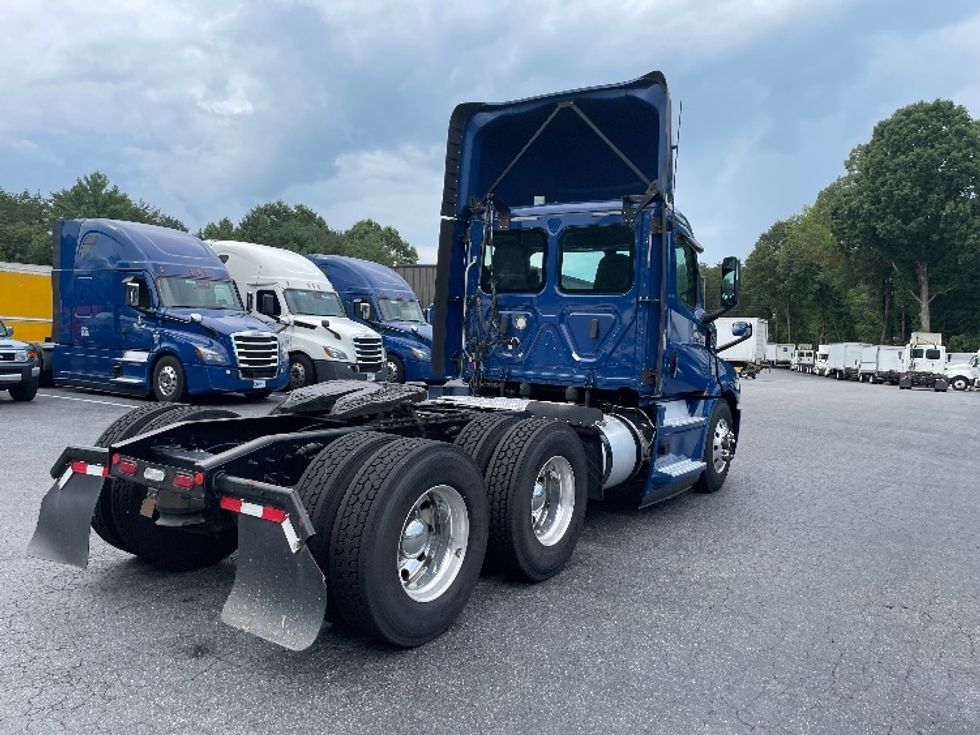 Day Cab Tractor-Heavy Duty Tractors-Freightliner-2019-T12664ST-Conover-NC-376,613\n\t\tmiles-$ 50,000 - Image 7