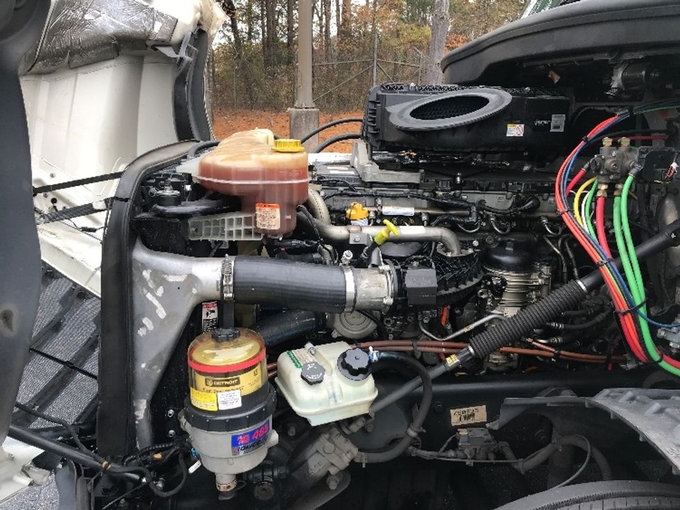 Day Cab Tractor-Heavy Duty Tractors-Freightliner-2019-T12664ST-Conover-NC-378,784\n\t\tmiles-$ 46,250 - Image 16