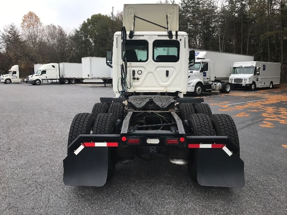 Day Cab Tractor-Heavy Duty Tractors-Freightliner-2019-T12664ST-Conover-NC-378,784\n\t\tmiles-$ 46,250 - Image 6