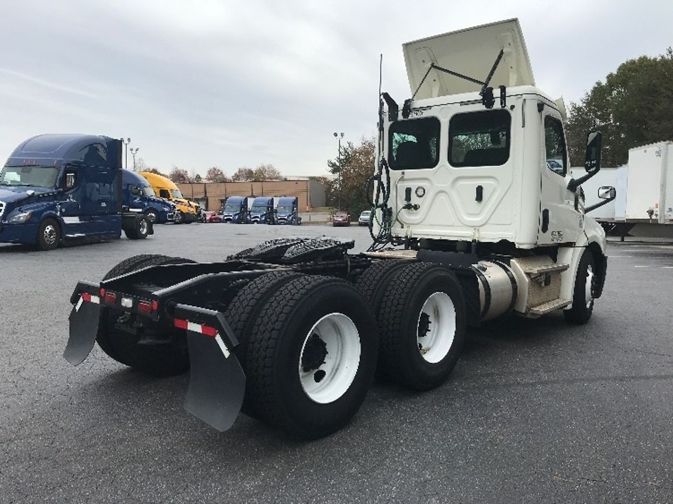 Day Cab Tractor-Heavy Duty Tractors-Freightliner-2019-T12664ST-Conover-NC-378,784\n\t\tmiles-$ 46,250 - Image 7