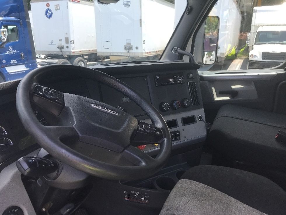 Day Cab Tractor-Heavy Duty Tractors-Freightliner-2019-T12664ST-Conover-NC-415,805\n\t\tmiles-$ 48,750 - Image 10