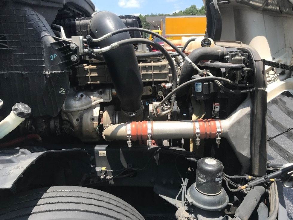 Day Cab Tractor-Heavy Duty Tractors-Freightliner-2019-T12664ST-Conover-NC-415,805\n\t\tmiles-$ 48,750 - Image 15