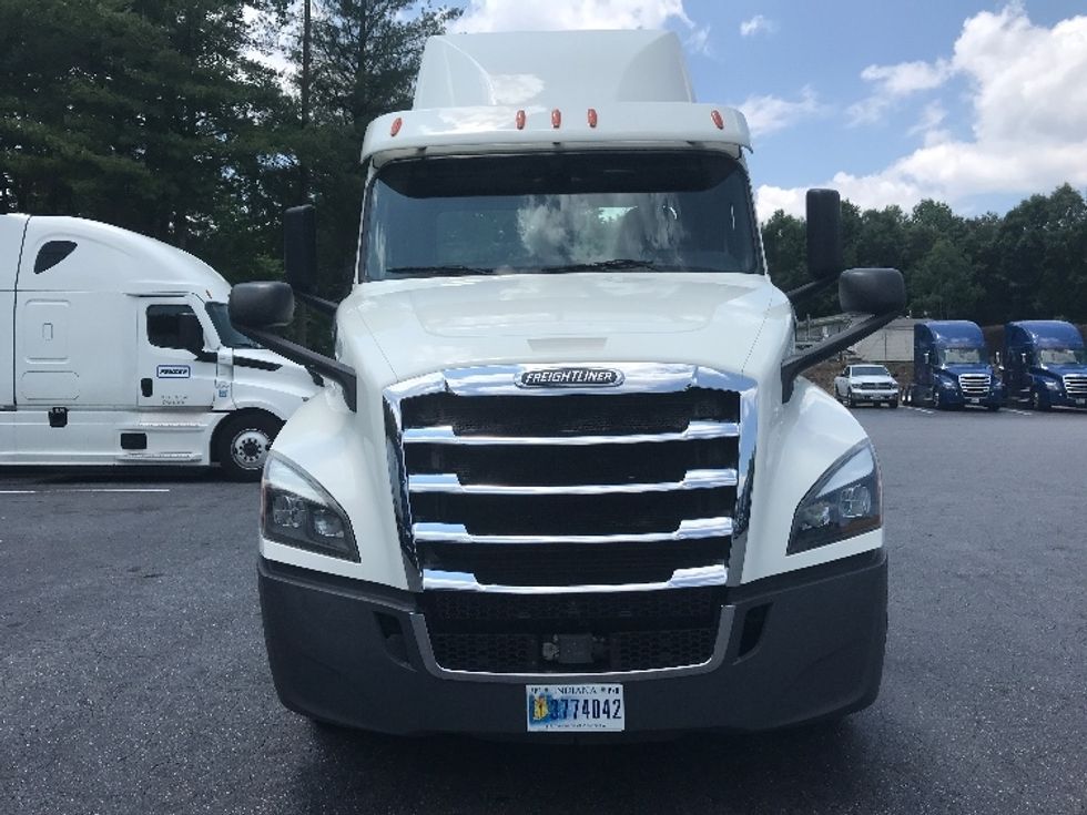 Day Cab Tractor-Heavy Duty Tractors-Freightliner-2019-T12664ST-Conover-NC-415,805\n\t\tmiles-$ 48,750 - Image 2