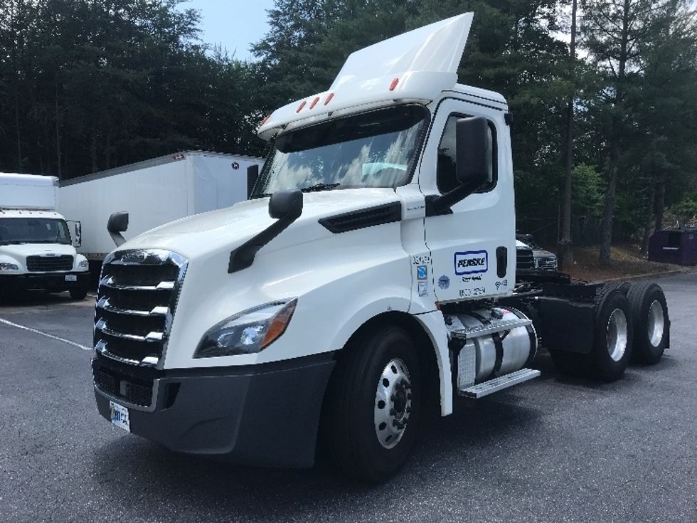 Day Cab Tractor-Heavy Duty Tractors-Freightliner-2019-T12664ST-Conover-NC-415,805\n\t\tmiles-$ 48,750 - Image 3