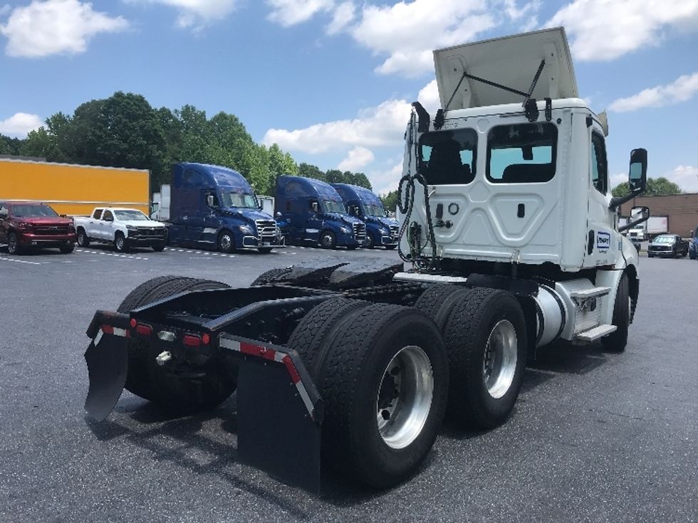 Day Cab Tractor-Heavy Duty Tractors-Freightliner-2019-T12664ST-Conover-NC-415,805\n\t\tmiles-$ 48,750 - Image 7