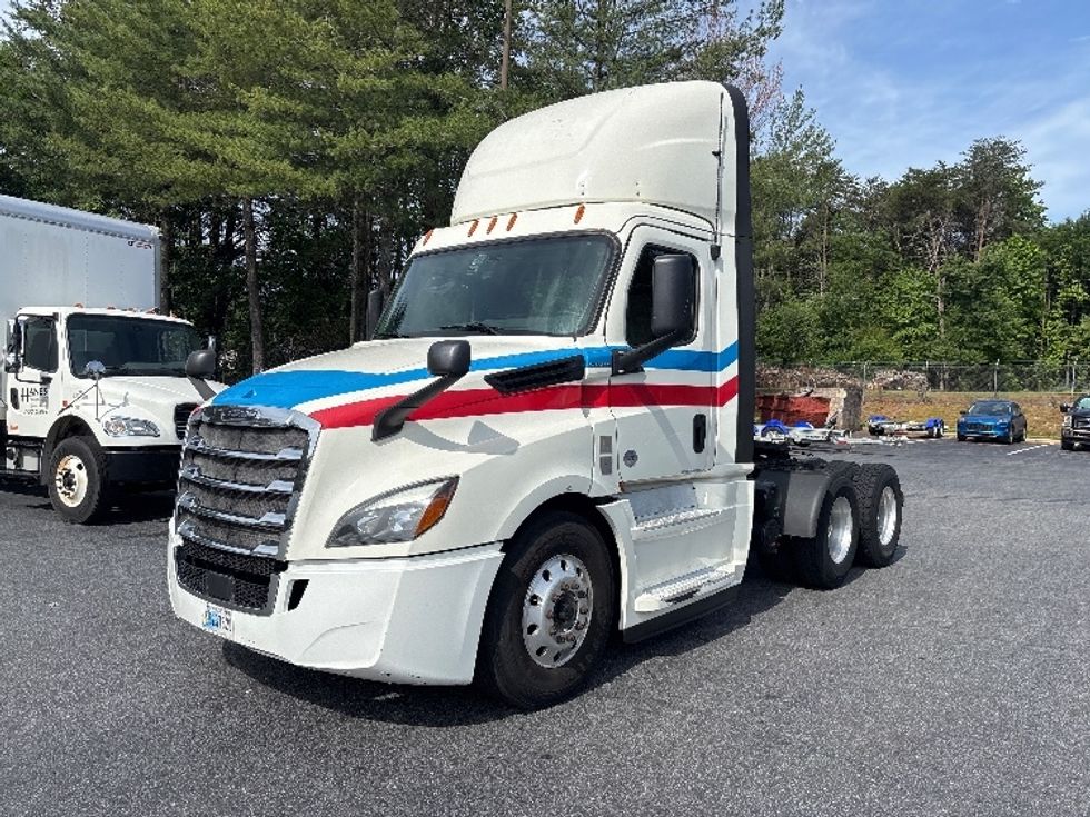 Day Cab Tractor-Heavy Duty Tractors-Freightliner-2019-T12664ST-Conover-NC-452,174\n\t\tmiles-$ 46,750 - Image 3