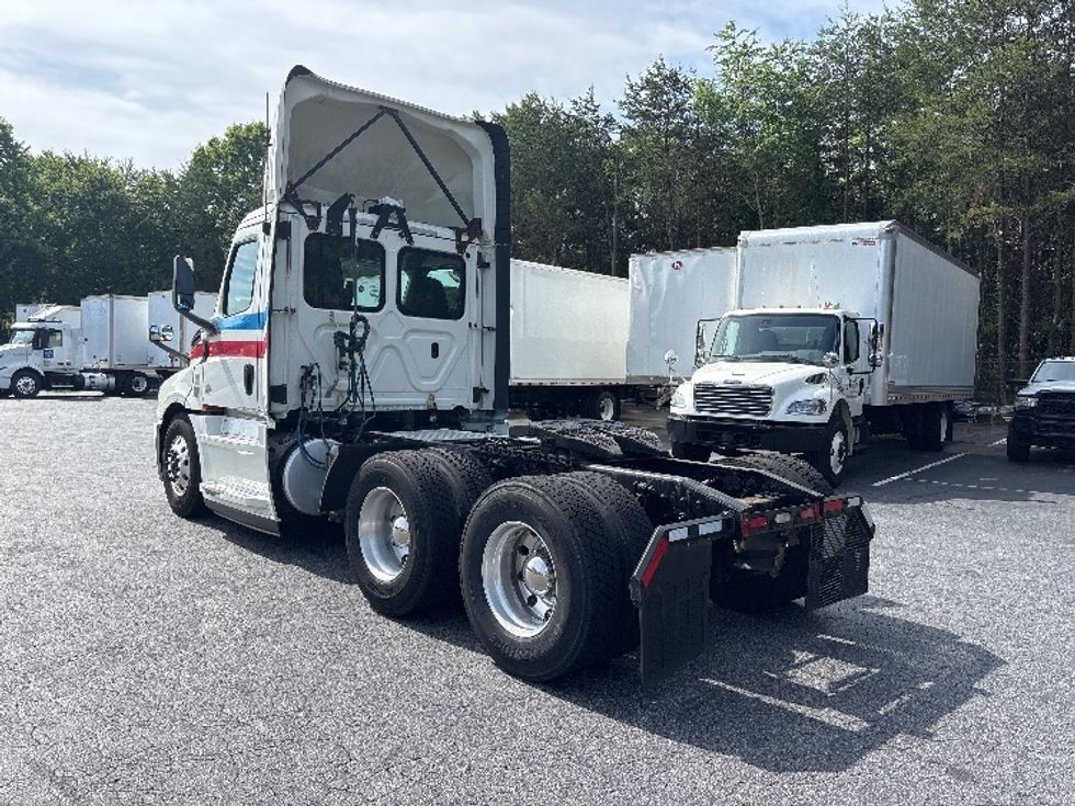Day Cab Tractor-Heavy Duty Tractors-Freightliner-2019-T12664ST-Conover-NC-452,174\n\t\tmiles-$ 46,750 - Image 5