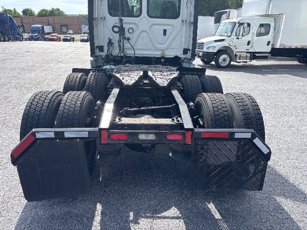 Day Cab Tractor-Heavy Duty Tractors-Freightliner-2019-T12664ST-Conover-NC-452,174\n\t\tmiles-$ 46,750 - Image 6